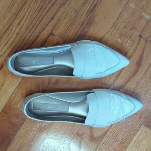 AGL WHITE PATENT LEATHER LOAFER SIZE 7.5